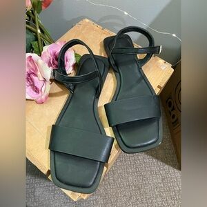 Forever 21 flat sandals women size 6-6.5